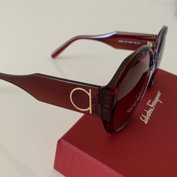 NEW Salvatore Ferragamo Sunglasses - Picture 8 of 14
